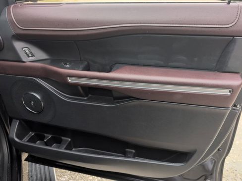 Used 2024 Ford Expedition Limited AWD/4WD image 34