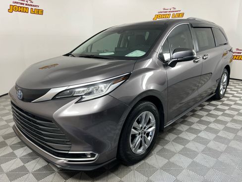 Used 2022 Toyota Sienna Limited FWD image 1