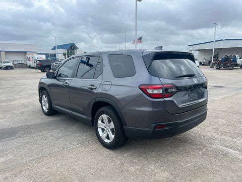 Used 2023 Honda Pilot LX image 7