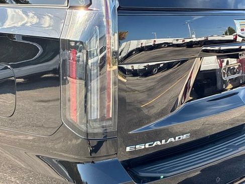 Used 2025 Cadillac Escalade ESV V AWD/4WD image 14