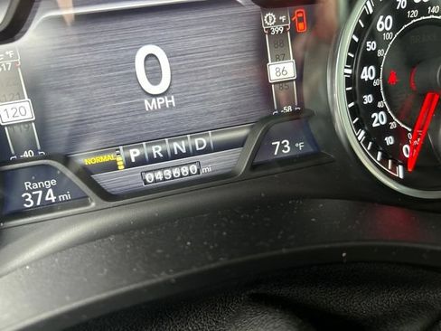 Used 2019 RAM 1500 Laramie AWD/4WD image 10
