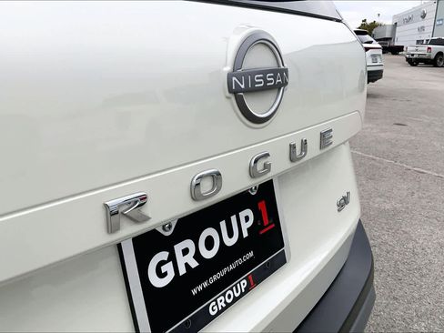 Used 2023 Nissan Rogue SV image 30