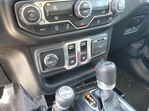 Certified 2020 Jeep Wrangler Sport S image 19