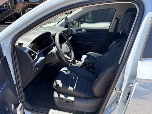 Used 2025 Volkswagen Taos SEL w/ Black Wheel Plus Package AWD/4WD image 4