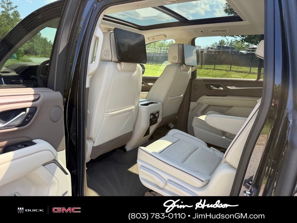 Used 2021 GMC Yukon XL Denali w/ Denali Premium Package AWD/4WD image 27