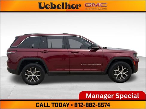 Used 2023 Jeep Grand Cherokee Limited w/ Trailer Tow Prep Group (B) AWD/4WD image 3