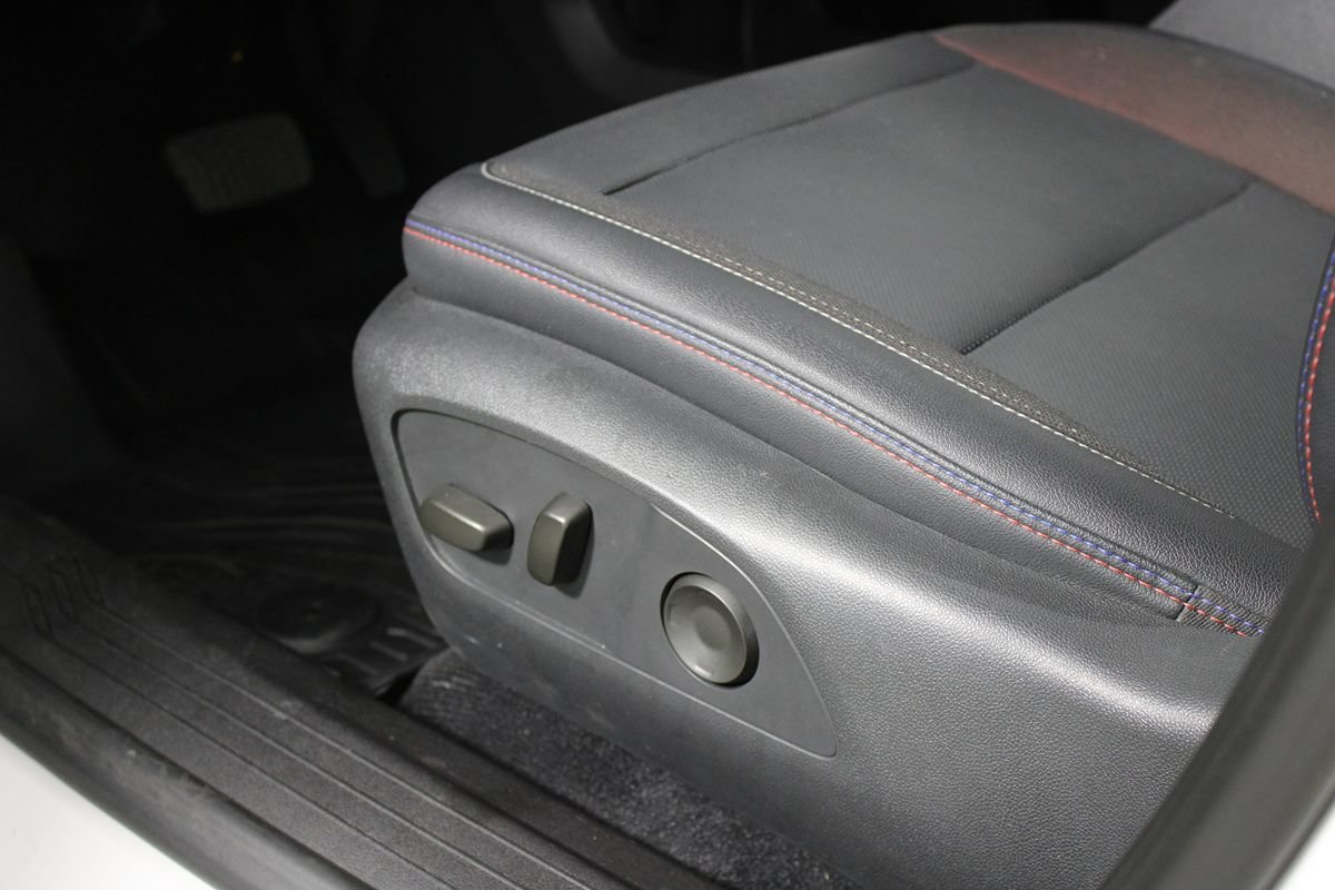 Used 2024 Chevrolet Equinox EV RS FWD image 7
