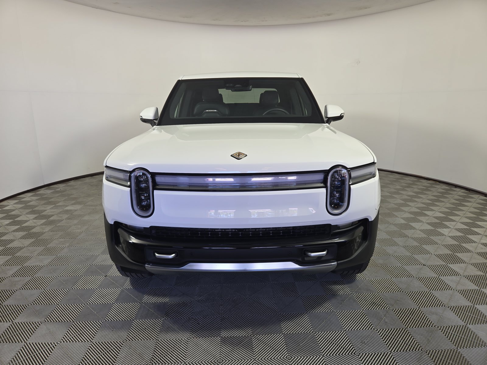 Used 2025 Rivian R1T Adventure Dual AWD/4WD image 8