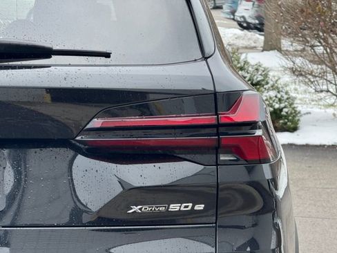 Certified 2024 BMW X5 xDrive50e w/ Premium Package image 7