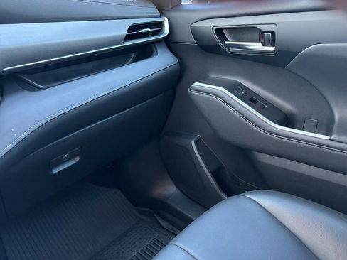Used 2023 Toyota Highlander XLE image 28
