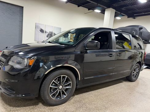 Used 2016 Dodge Grand Caravan SE FWD image 10