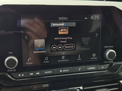 Used 2025 Nissan Pathfinder SV FWD image 21