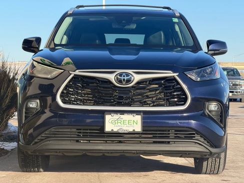 Used 2022 Toyota Highlander XLE image 6