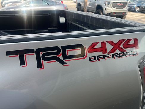 Used 2020 Toyota Tacoma TRD Off-Road w/ Technology Package AWD/4WD image 8