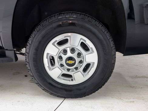 Used 2016 Chevrolet Suburban 3500 LS w/ Driver Alert Package image 30