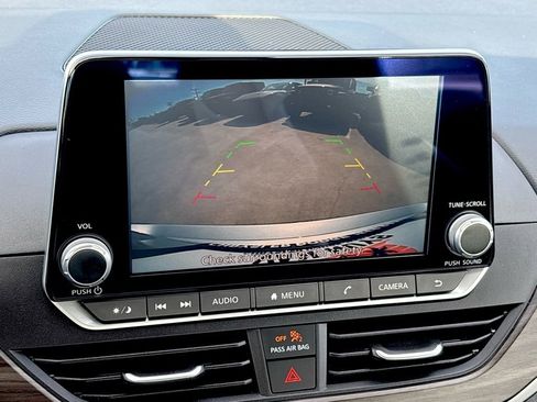 Used 2024 Nissan Altima 2.5 SV image 25