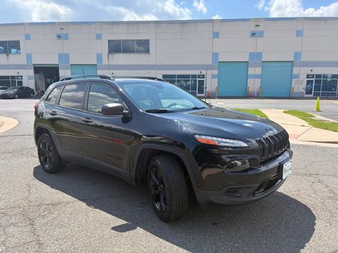 Used 2017 Jeep Cherokee Sport w/ Cold Weather Group AWD/4WD image 11