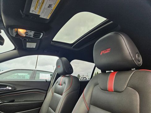 Used 2025 Chevrolet Trax RS w/ Sunroof Package image 27