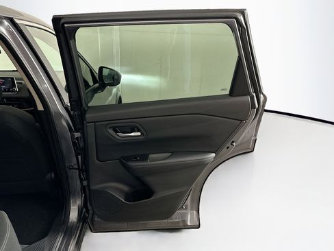 Used 2025 Nissan Rogue SV image 29