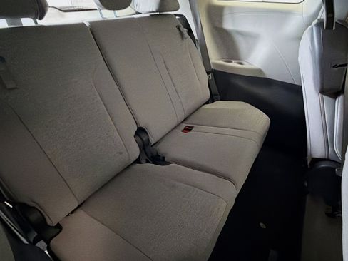 Used 2024 Toyota Sienna LE FWD image 14
