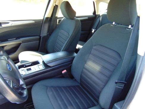 Used 2020 Ford Fusion SE FWD image 8