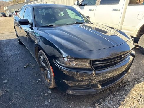 Used 2015 Dodge Charger SXT image 3