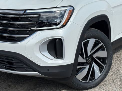 New 2026 Volkswagen Atlas SE FWD image 2