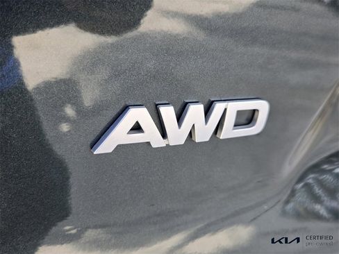 Certified 2022 Kia Sorento SX Prestige w/ Rust Color Package image 17