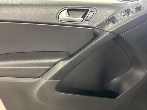 Used 2017 Volkswagen Tiguan S image 24