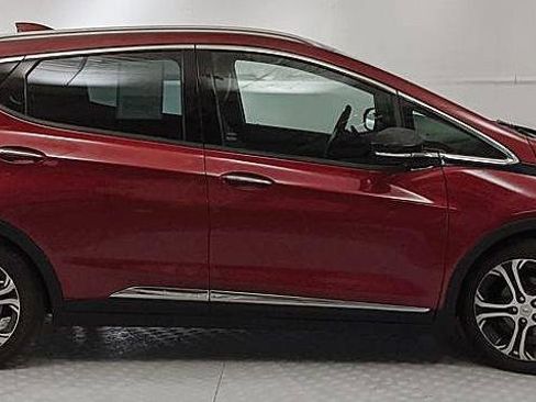 Used 2019 Chevrolet Bolt Premier w/ Infotainment Package image 2