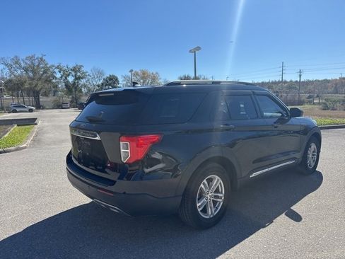 Used 2022 Ford Explorer XLT w/ Equipment Group 202A image 5