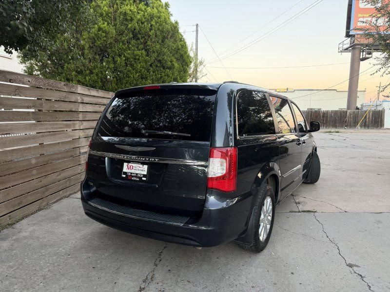Used 2014 Chrysler Town & Country Touring FWD image 5