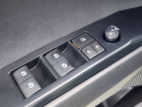 Used 2020 Toyota Camry SE FWD image 17
