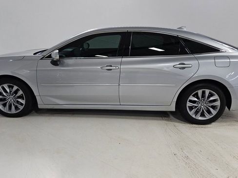 Used 2019 Toyota Avalon XLE w/ Carpet Mat Package image 4