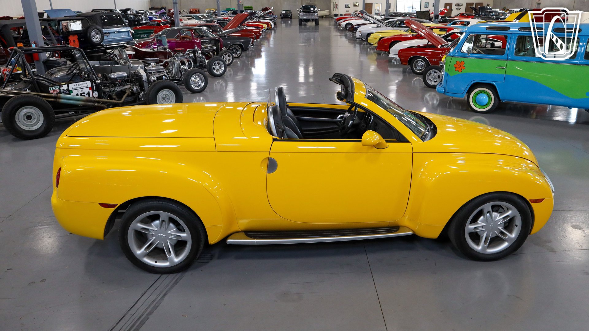 Used 2004 Chevrolet SSR w/ Preferred Equipment Group RWD image 28