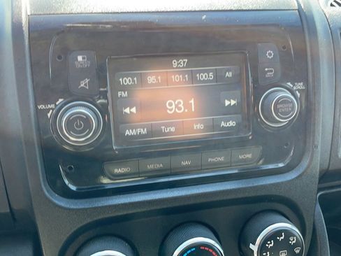 Used 2018 RAM ProMaster 1500 w/ Premium Appearance Group FWD image 11
