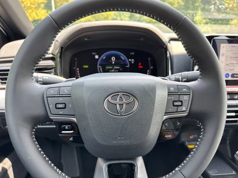 Used 2026 Toyota Camry SE w/ Convenience Package FWD image 16