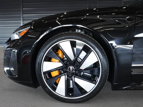 Used 2022 Audi RS e-tron GT w/ Carbon Performance Package image 4