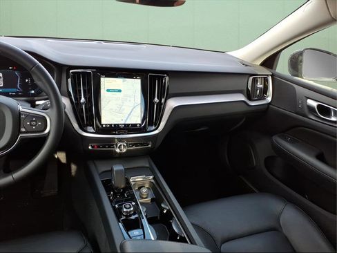 Used 2025 Volvo S60 B5 Core image 9