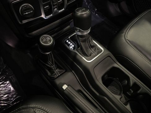 Used 2022 Jeep Wrangler Unlimited Sahara w/ Cold Weather Group image 18