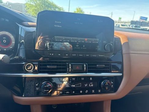 Used 2022 Nissan Pathfinder Platinum w/ Cargo Package AWD/4WD image 19