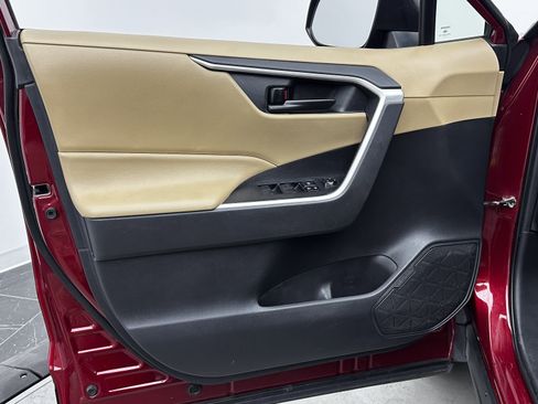 Used 2022 Toyota RAV4 LE image 10