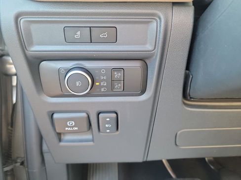 Used 2023 Ford Expedition Limited image 34