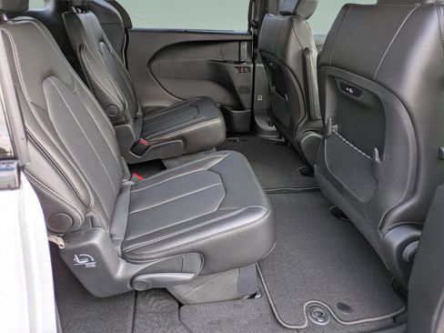 New 2026 Chrysler Pacifica Select w/ S Appearance Package image 8