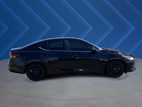 Used 2021 Nissan Sentra SV FWD image 2