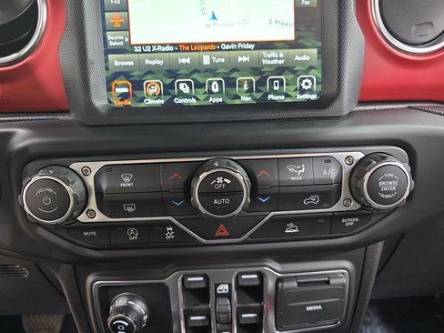 Used 2023 Jeep Gladiator Rubicon w/ Trailer Tow Package AWD/4WD image 20