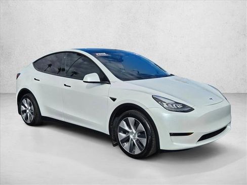 Used 2021 Tesla Model Y Long Range image 3