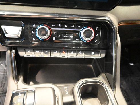 Used 2022 GMC Sierra 1500 AT4 w/ AT4 Premium Package image 29