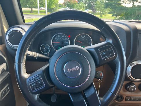 Used 2018 Jeep Wrangler Unlimited Sahara w/ Max Tow Package AWD/4WD image 18