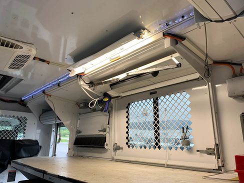Used 2019 Ford E-350 and Econoline 350 Super Duty RWD image 40